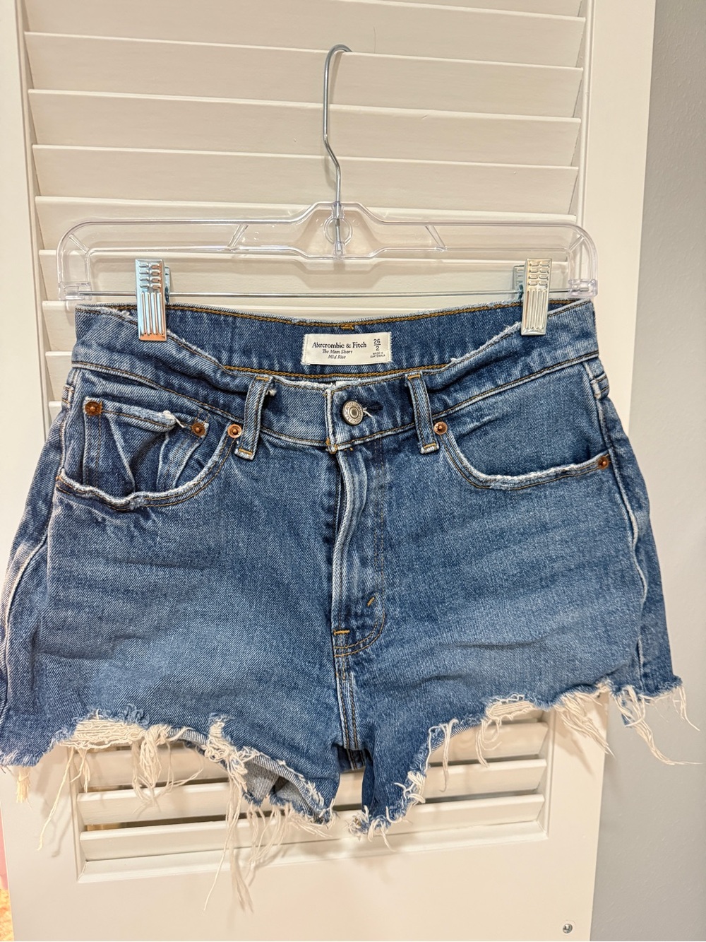 Abercrombie Mid Rise Mom Short - Picture 2 of 4